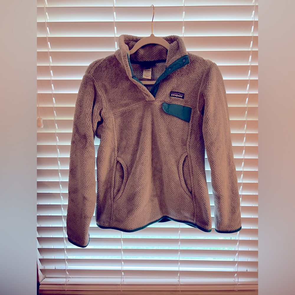 Gray and Teal Women’s Patagonia Re Tool Snap